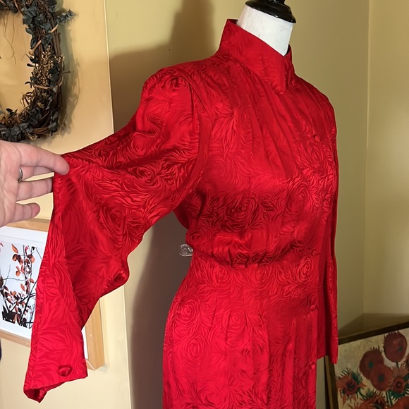 Vtg 90s ARGENTI 100% silk Size 12 Deep Classic RED Sexy Modest Buttonfront  LUXE - Picture 9 of 16